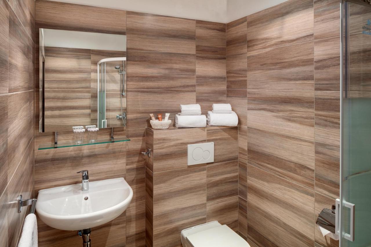 Hotel Atlas Benesov  Kültér fotó