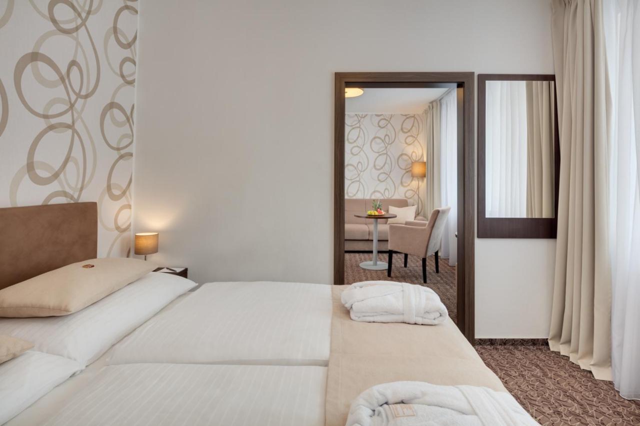 Hotel Atlas Benesov  Kültér fotó