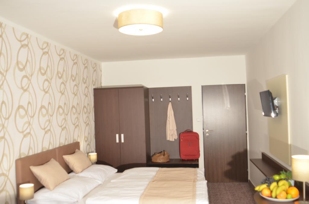 Hotel Atlas Benesov  Kültér fotó
