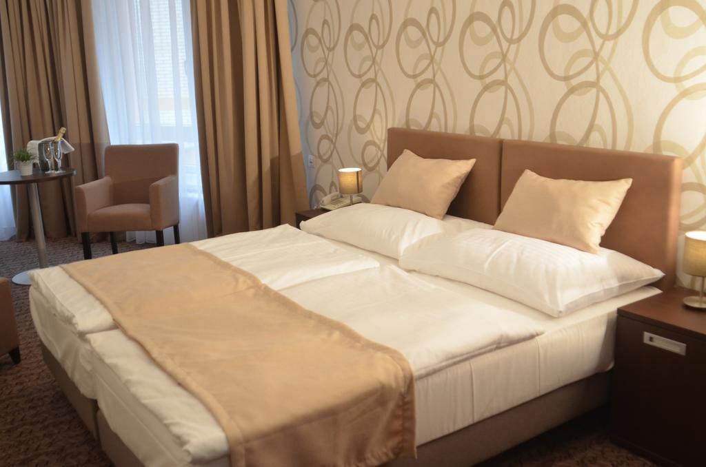 Hotel Atlas Benesov  Kültér fotó